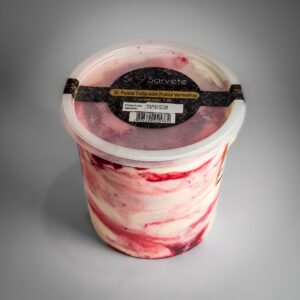 Sr. Panna Cotta com Frutas Vermelhas